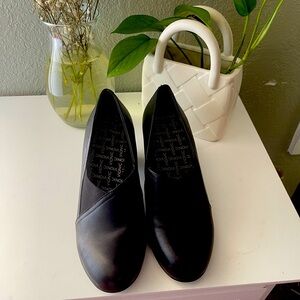 VIONIC SZ 6 Women's black shoes